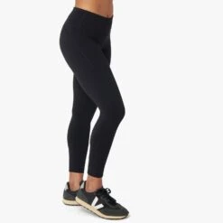 The Bayview Legging | Black -Fair Harbor Shop F22 BAYVIEWLEGGING BLACK ON FIG 0073 bb262d9c 5a7e 4298 8231 899c33824afa