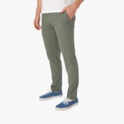 The One Pant | Olive 7 The One Pant | Olive -Fair Harbor Shop SS002 SP22 in Studio photo Look42 COM12 302 1695 78913df7 fd9a 4733 8830 e30ecc9d8f0d